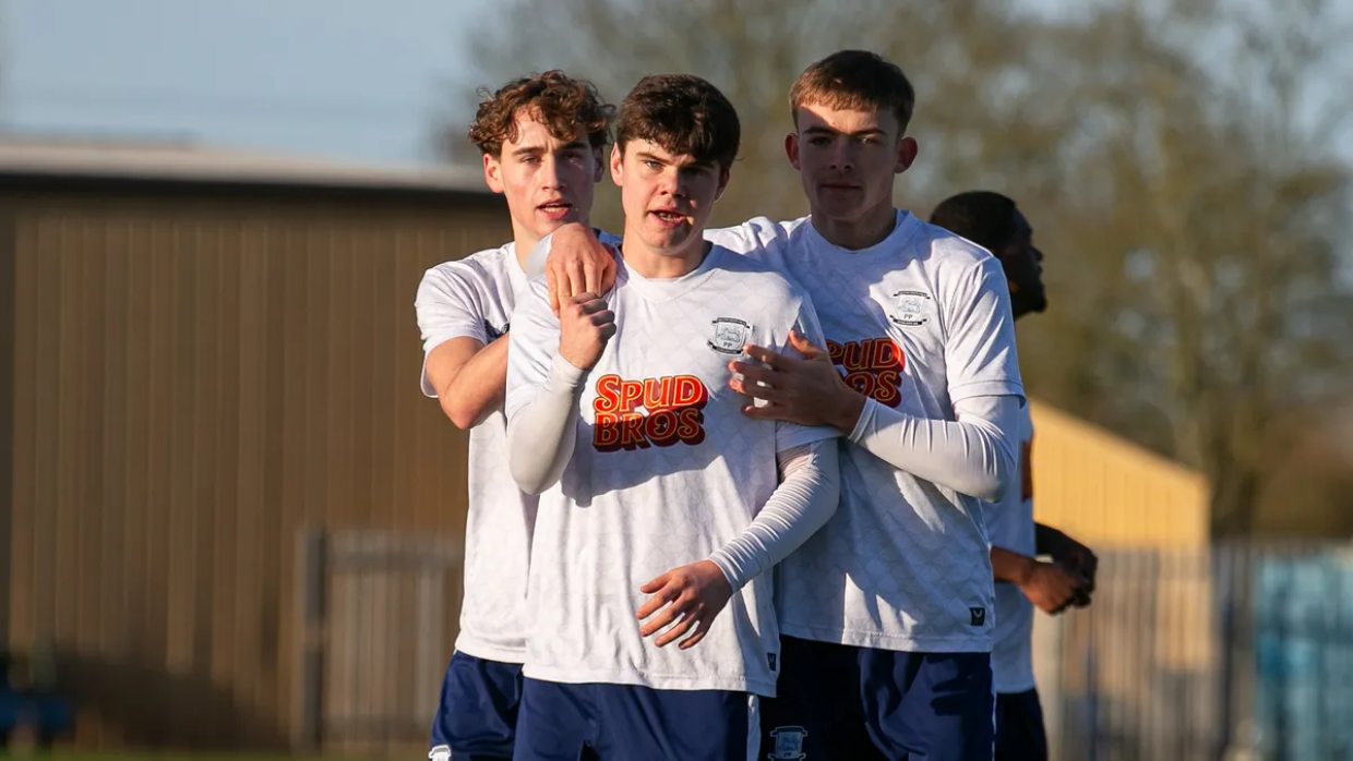 普雷斯顿北区U19 2-0 莫克姆U19：强势胜利登顶，青年队展现压倒性实力！