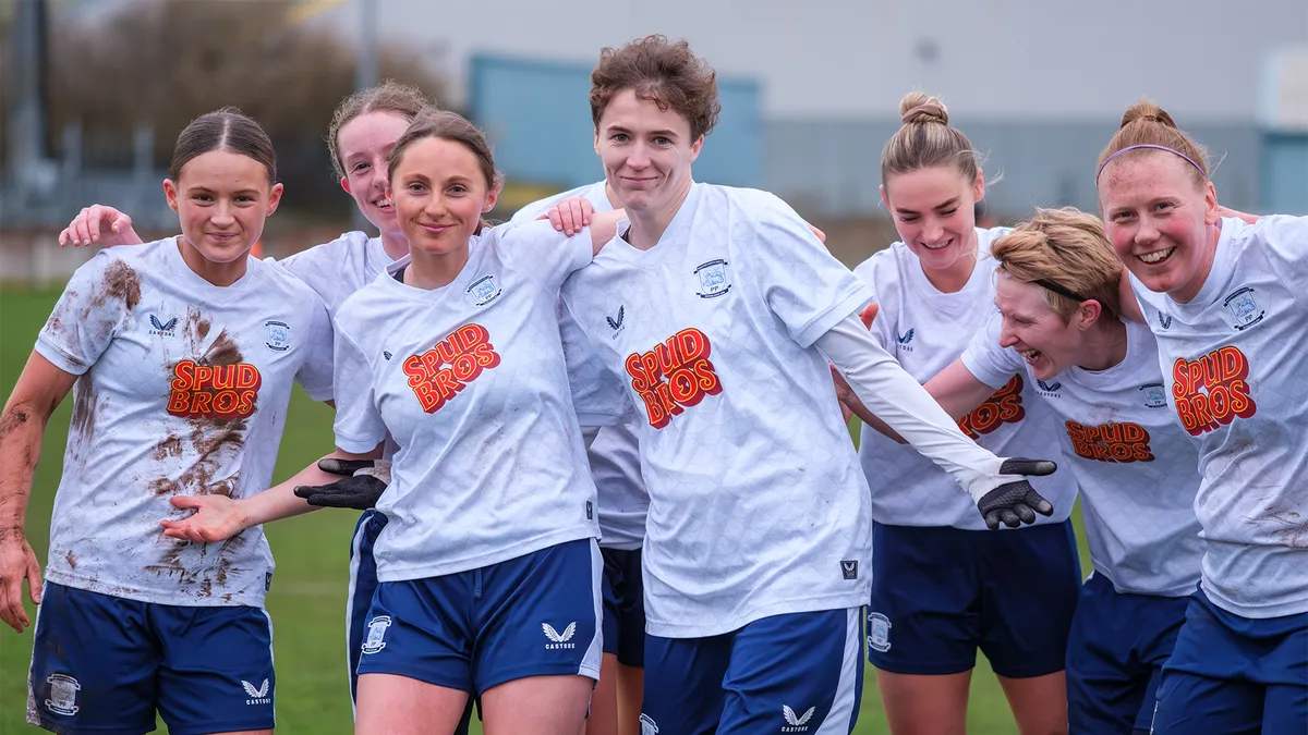 PNEWFC德比战大胜布莱克浦，5-1强势登顶，联赛第二迎接圣诞挑战