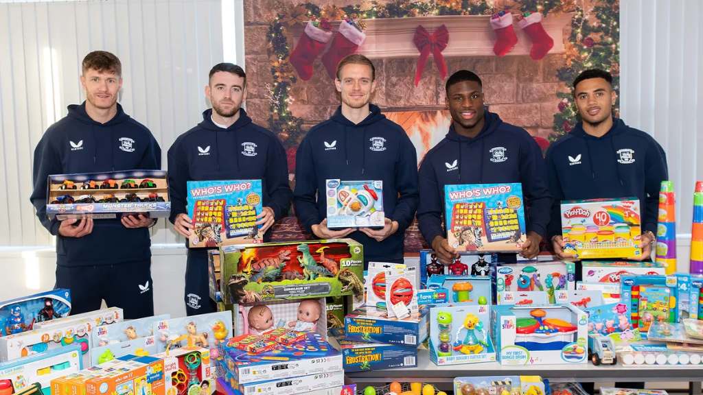 温馨回馈！本·怀特曼和社区英雄为重病儿童带去圣诞温暖