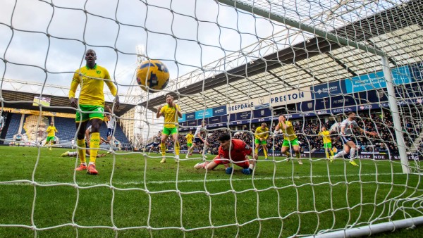 图集回顾：普雷斯顿北区对诺里奇城的精彩主场比赛