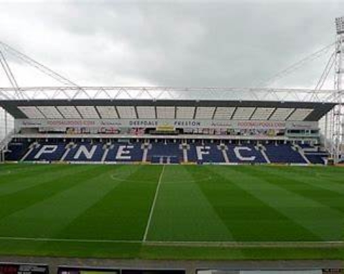 普雷斯顿足球俱乐部最新身价解析：历史由来、市场对比与中英足球产业数据分析